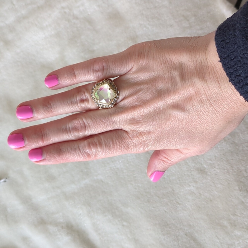 Kendra Scott Schuyler Gold Dichroic Glass Cocktail Ring size 6 - Picture 5 of 16